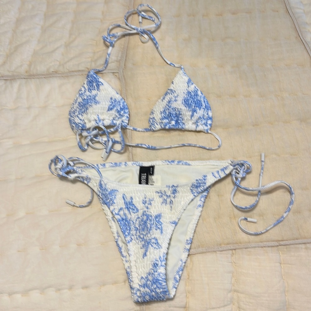 Triangl two piece bathing suit, M